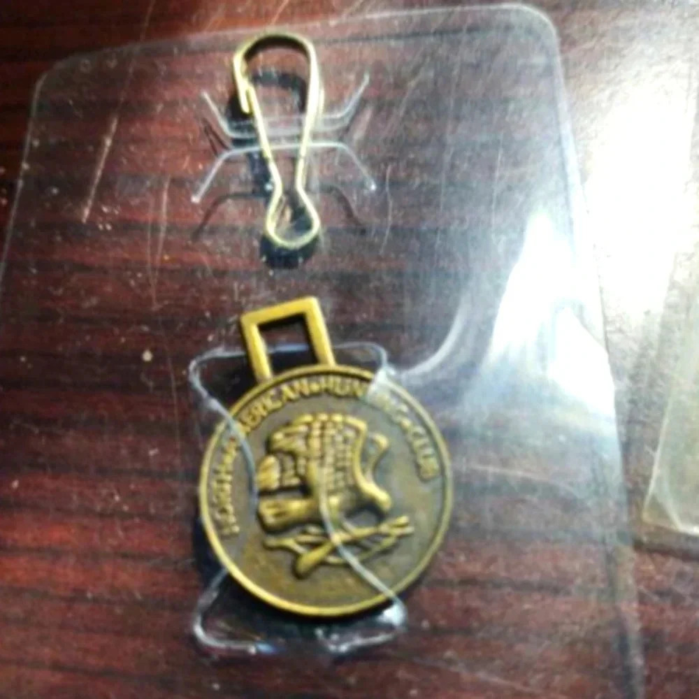north American hunting club zippull medallion